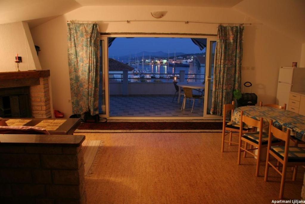 Apartment In Kukljica With Sea View, Terrace, Air Conditioning, Wi-Fi Екстериор снимка